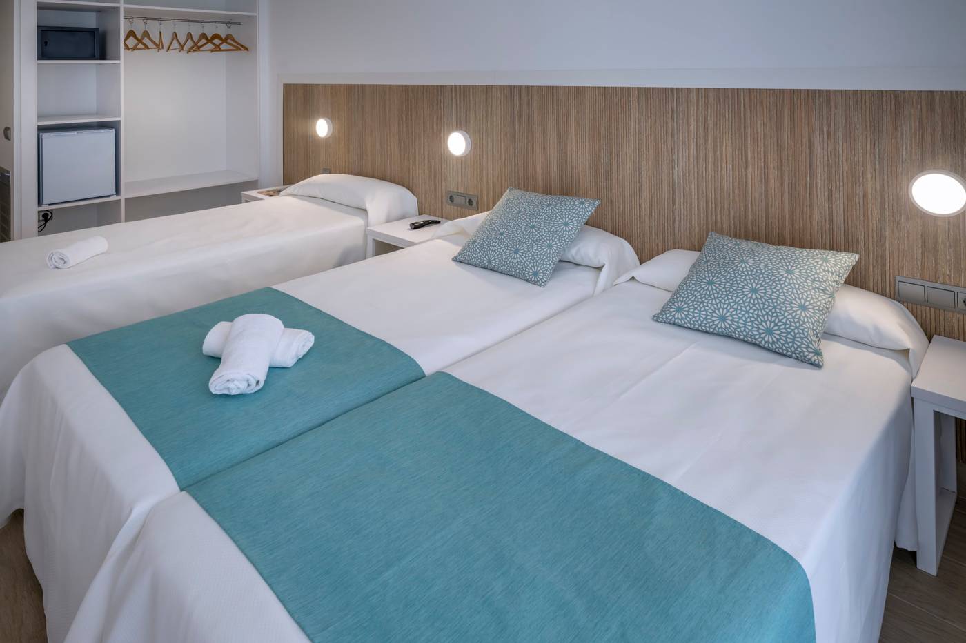 4R-Salou-Park-Resort-II-Room-14