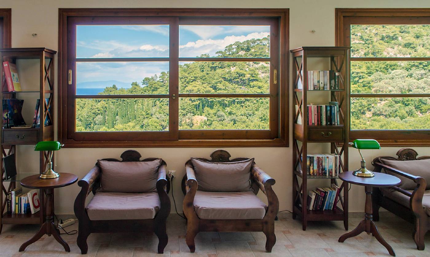 Daphne-Hotel-Lobby-13