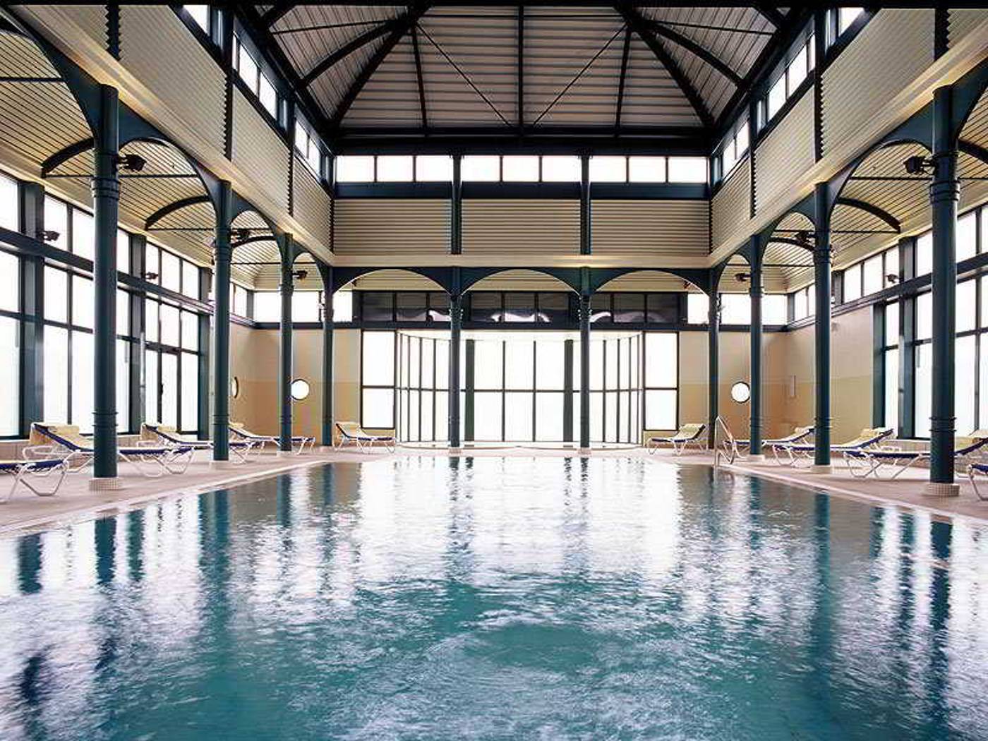 Marriott-s-Village-d-lle-de-France-Pool-23