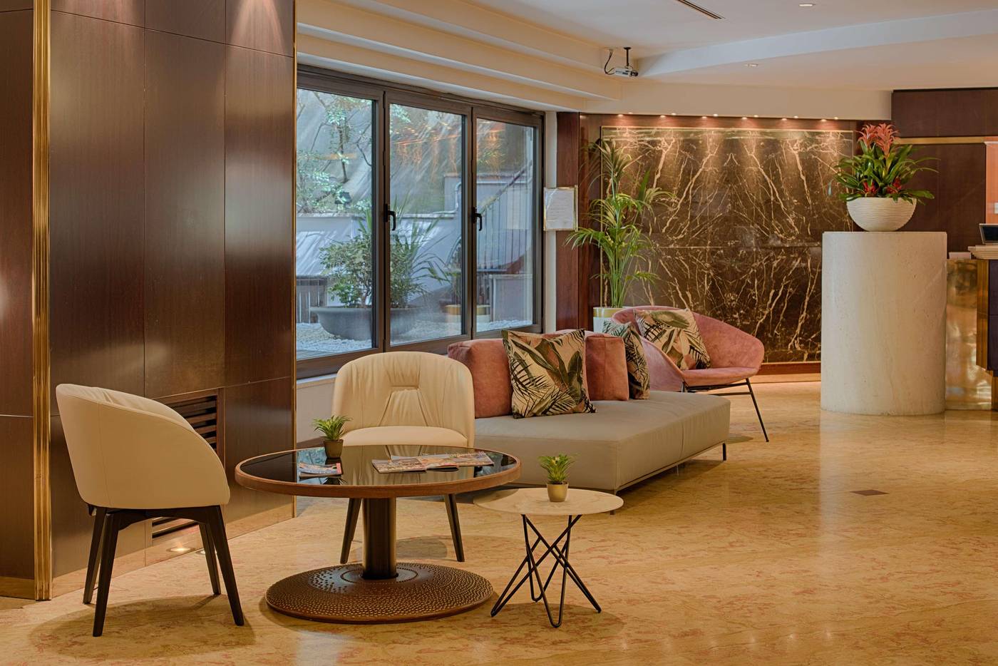 NH-Roma-Villa-Carpegna-Lobby-2