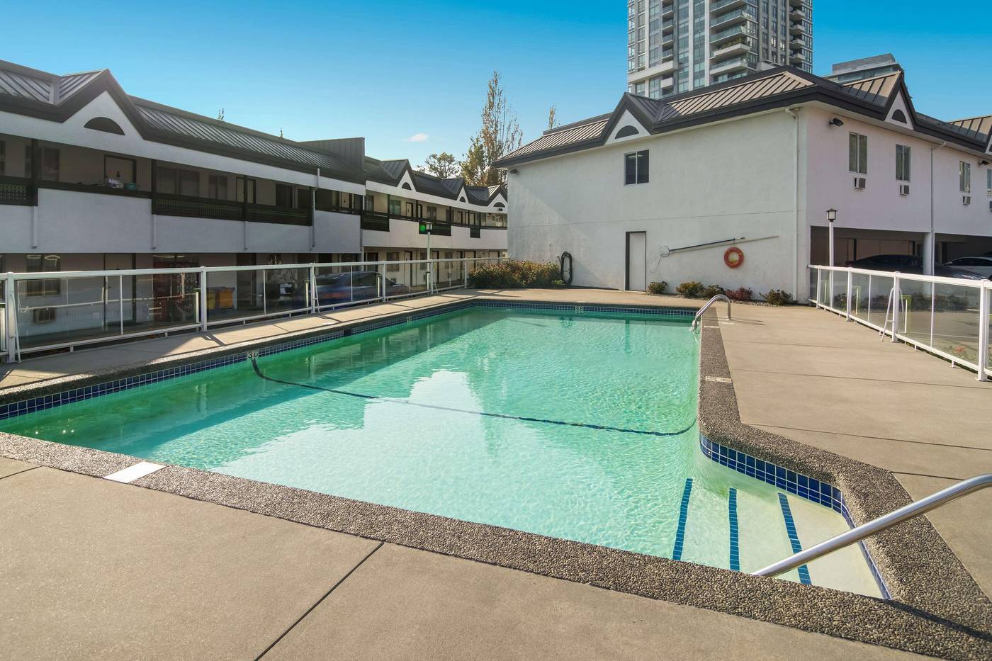 SureStay-by-Best-Western-North-Vancouver-Capilano-Pool-38