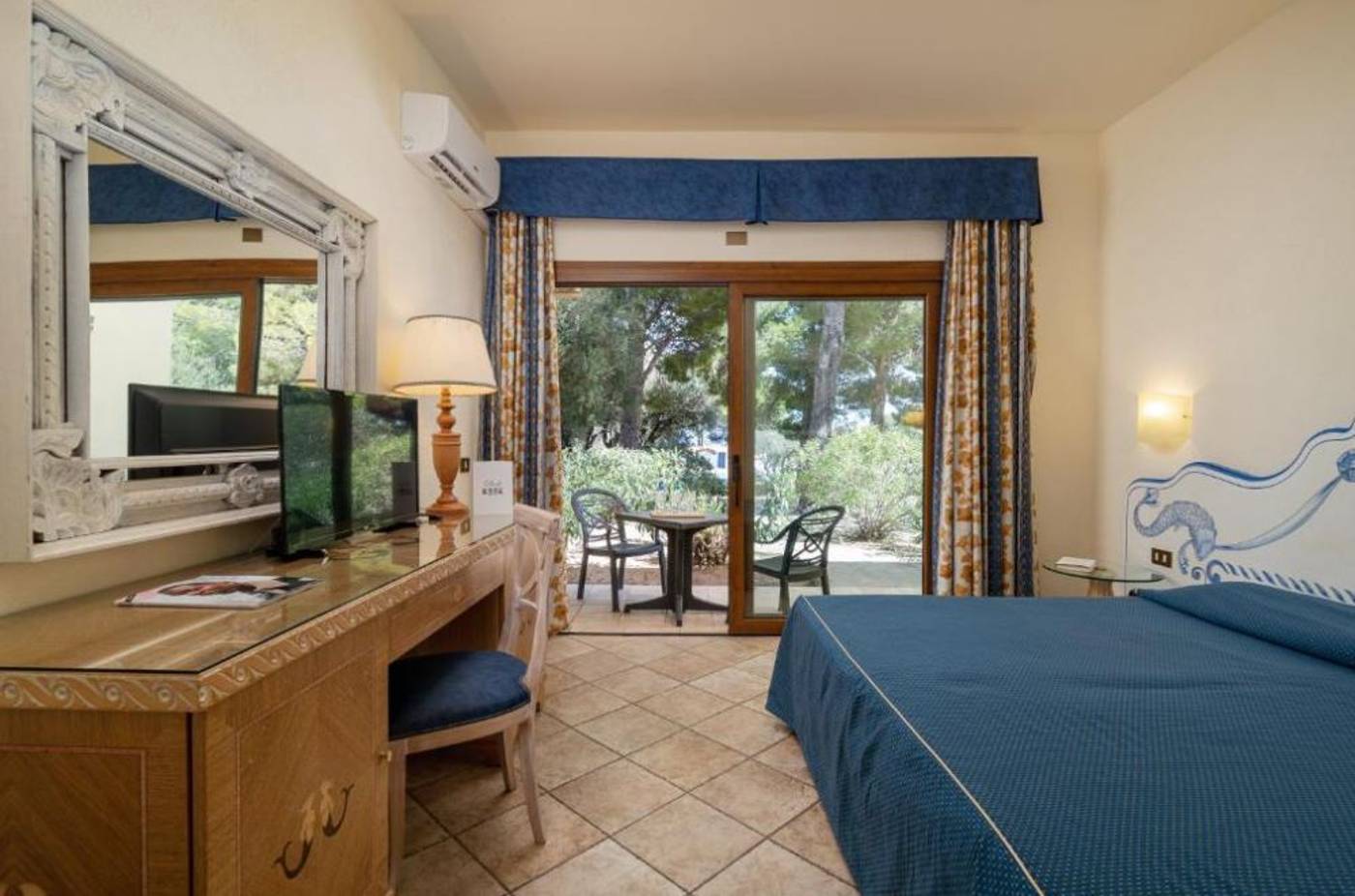 Club-Esse-Palmasera-Resort-Room-10