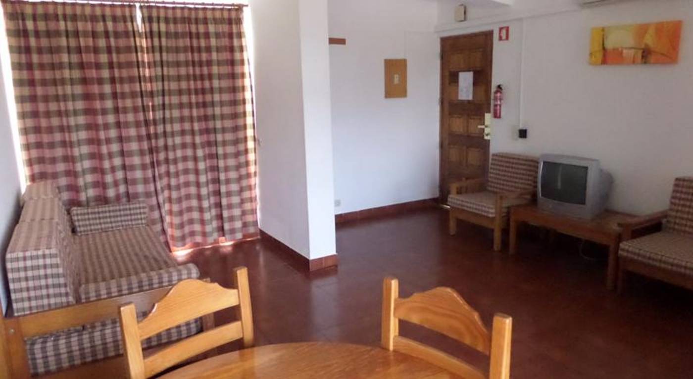 Clube-Alvorferias-Room-11