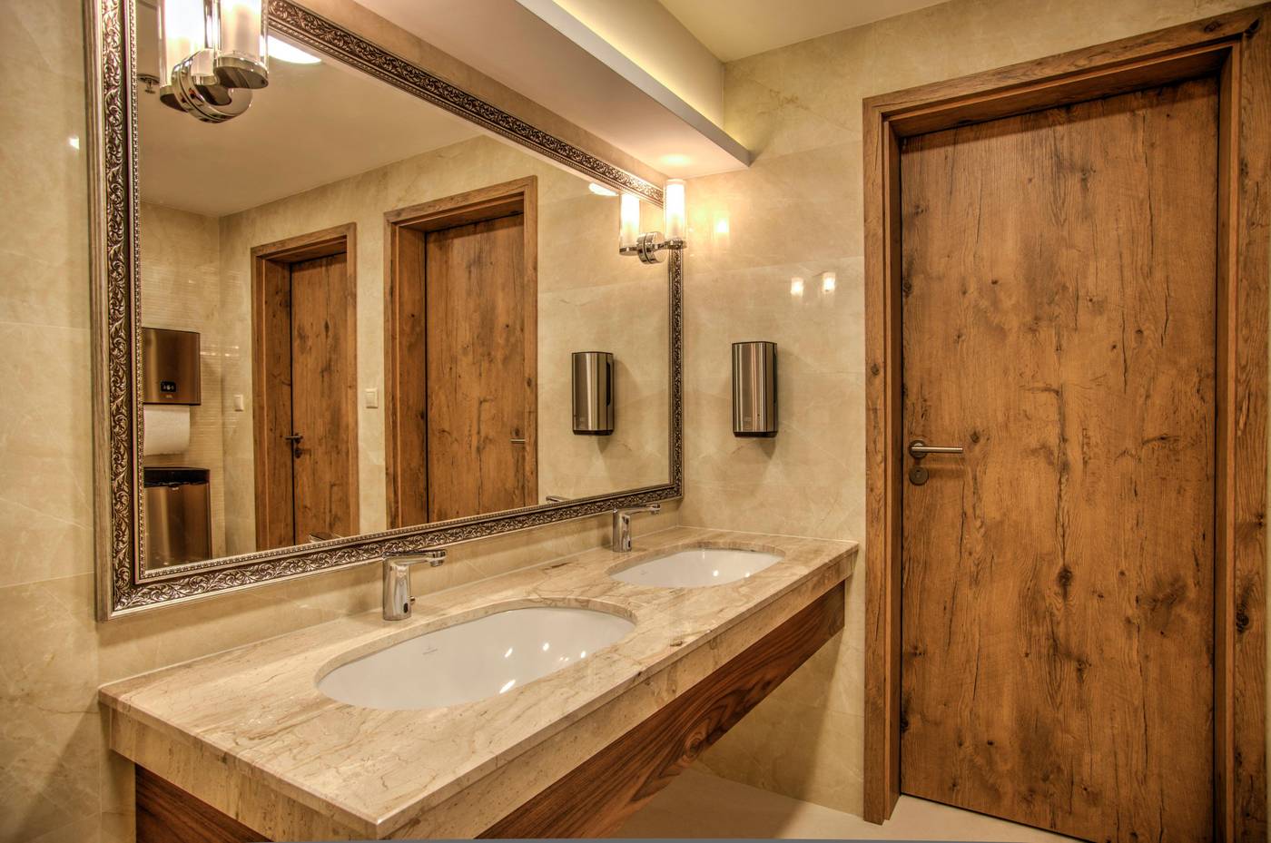 Holiday-Inn-Plovdiv-Lobby-38