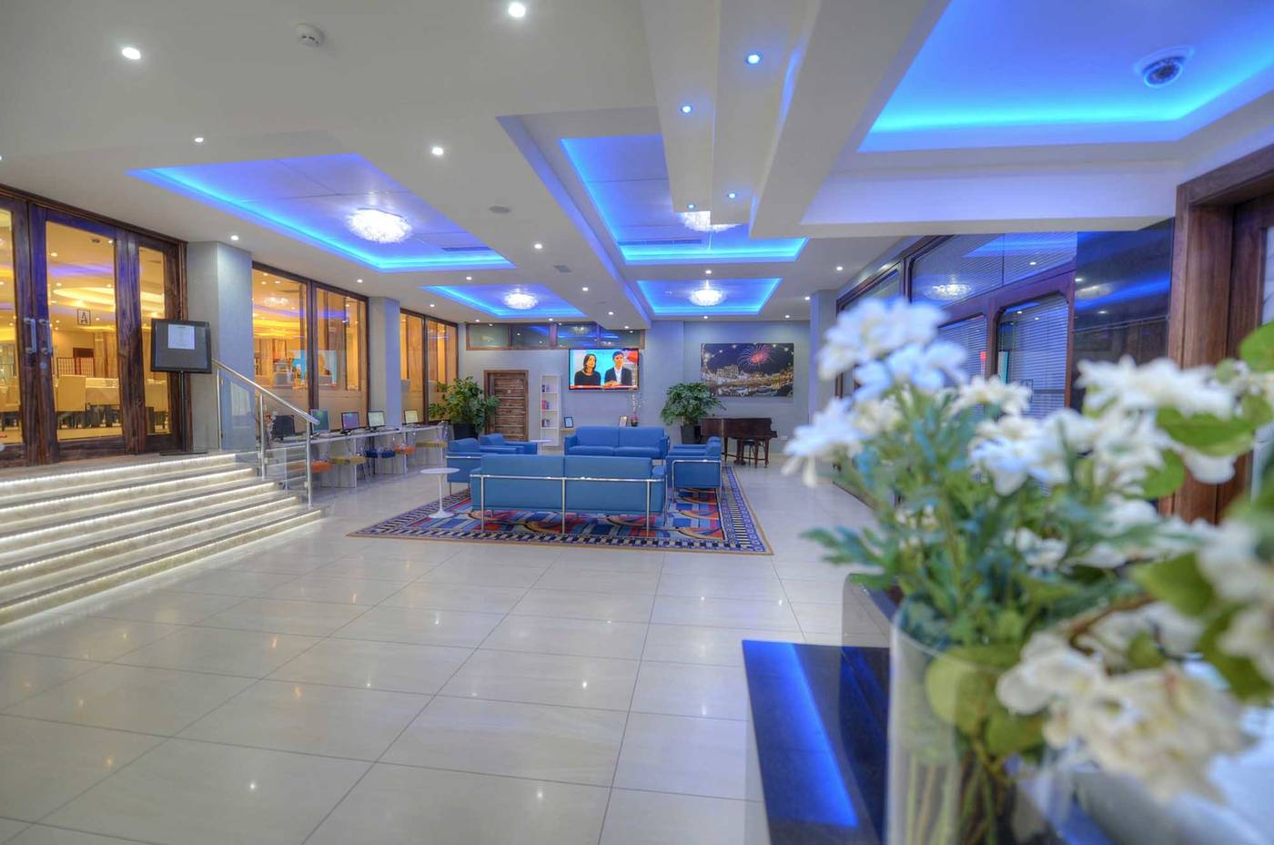 Alexandra-Hotel-Lobby-32