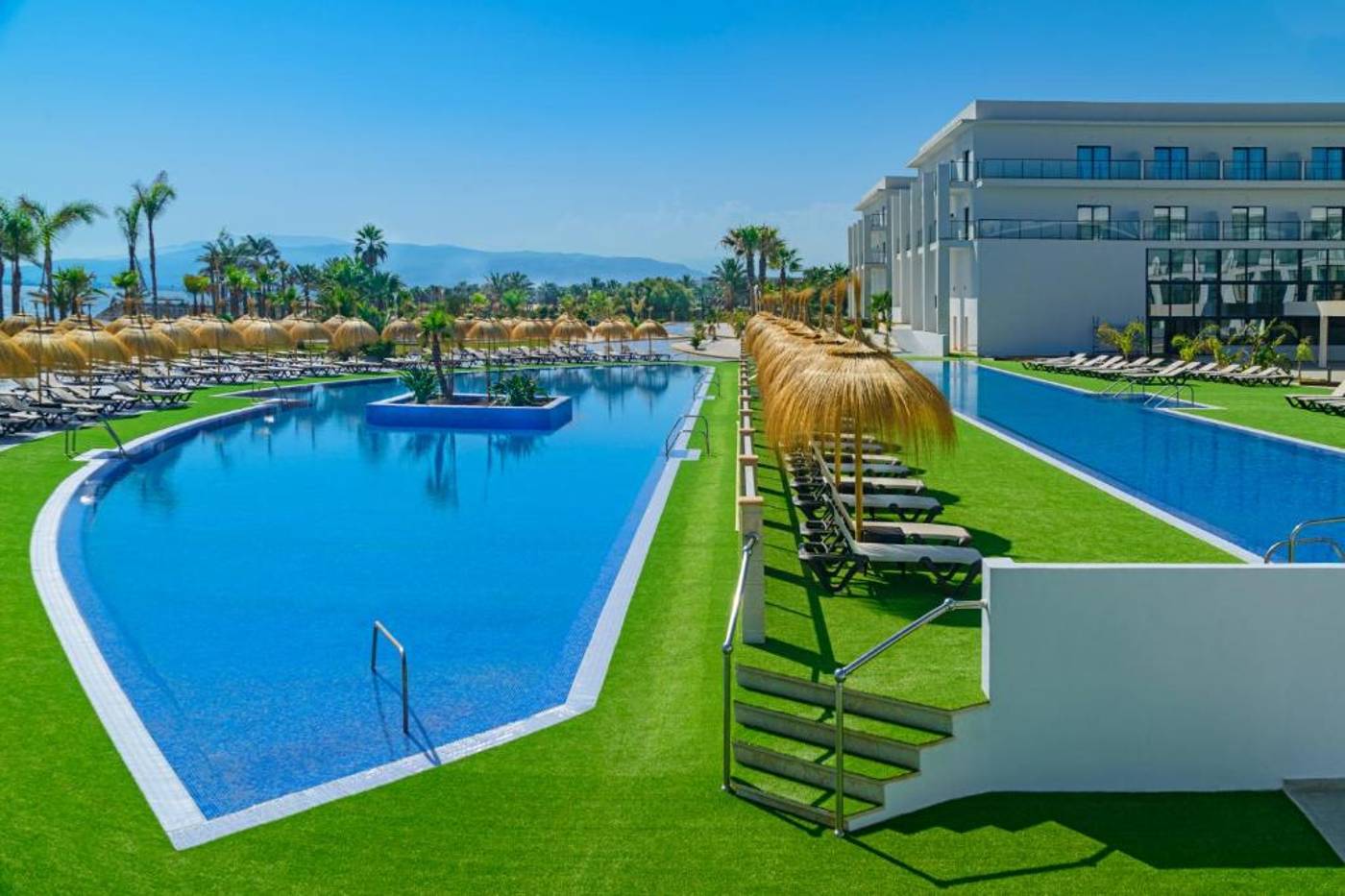 Cabogatamar-Garden-Pool-2