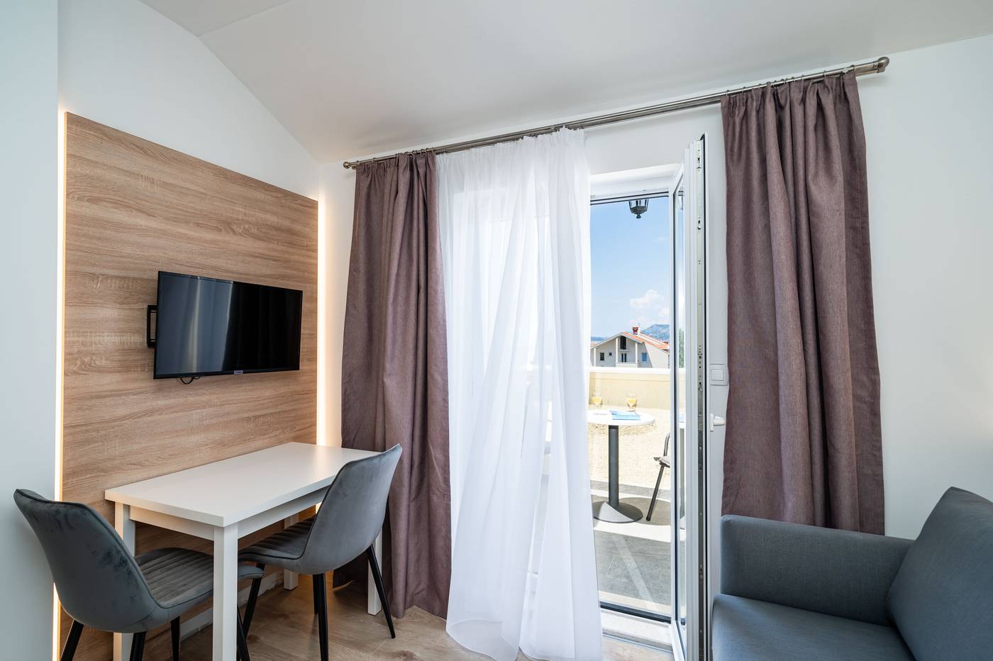 Bacan-Serviced-Apartments-Room-25