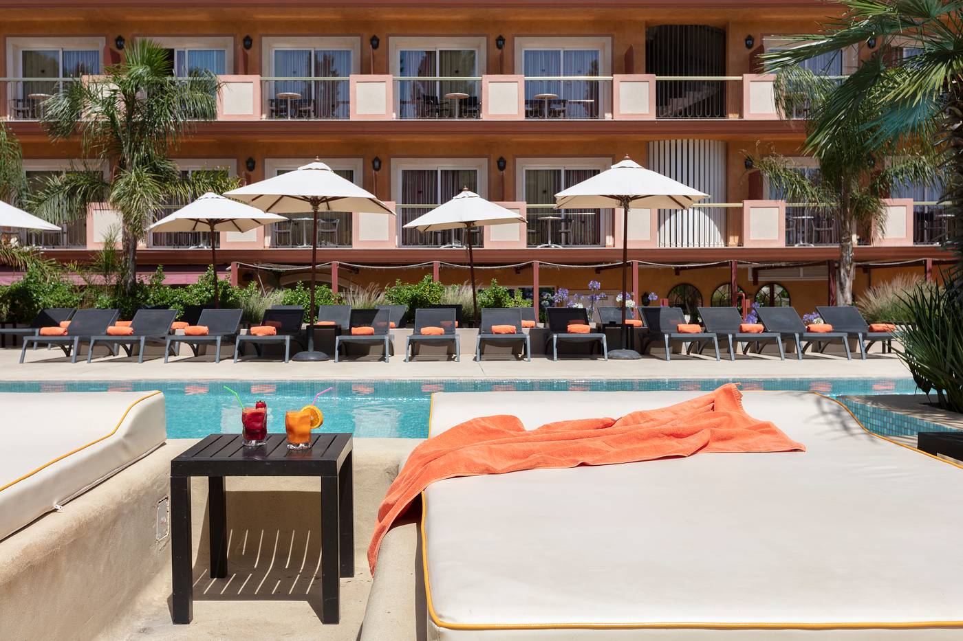 Bondia-Luna-Park-Pool-11