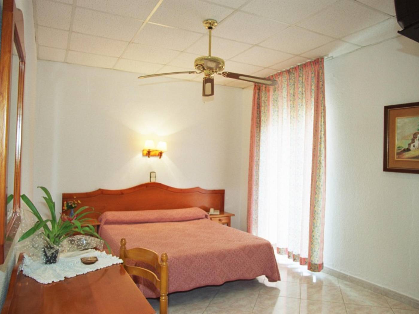 Apartamentos-Neptuno-Calella-Room-22