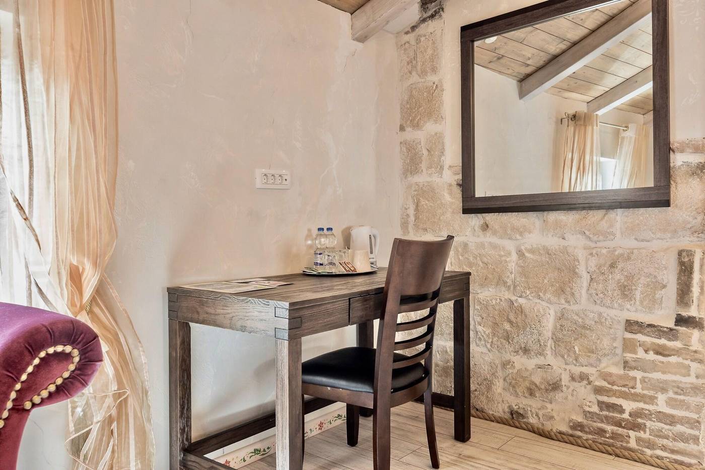 Historic-Plaza-Varos-Split-Room-30