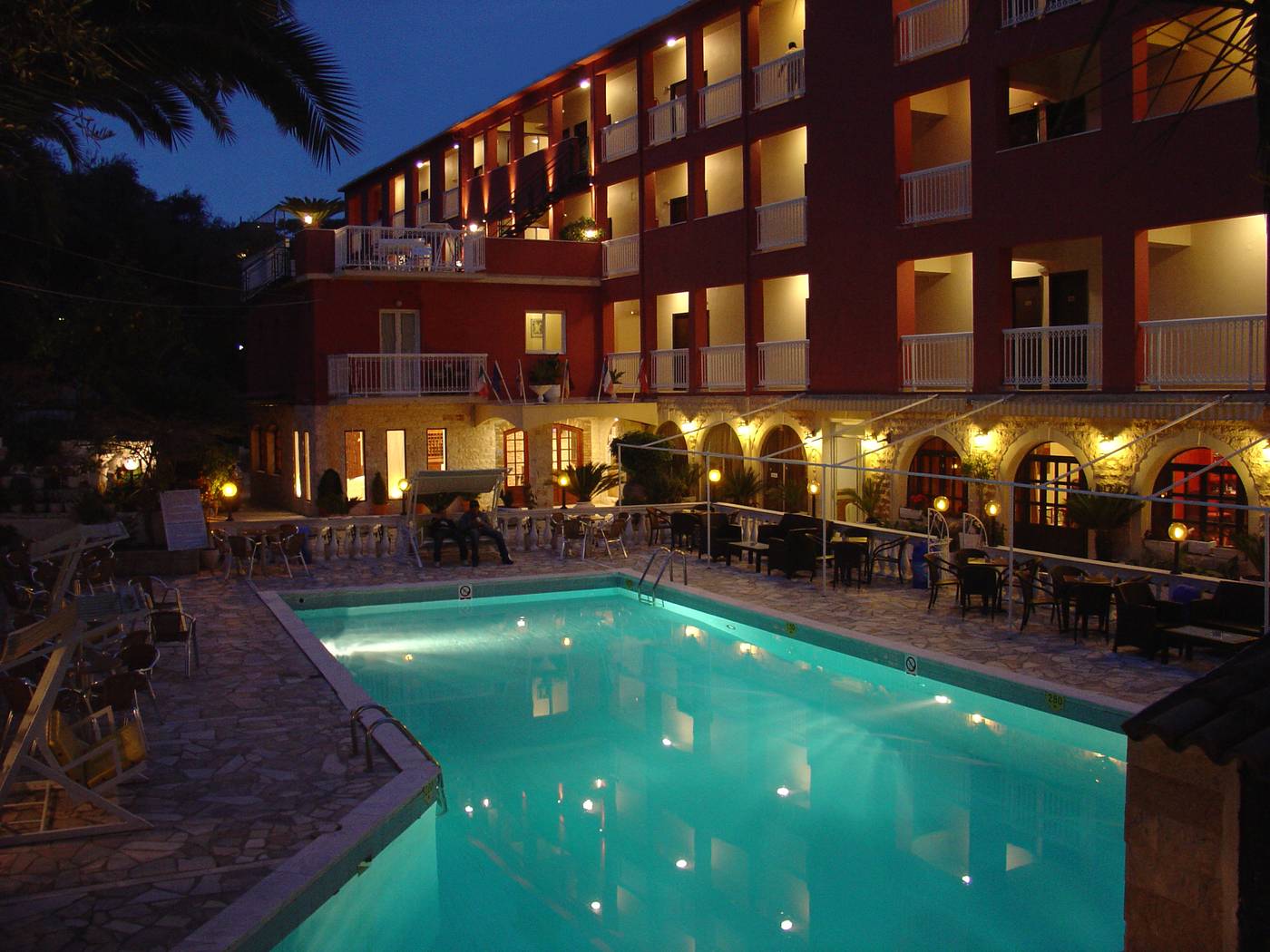 Oasis-Hotel-Pool-3