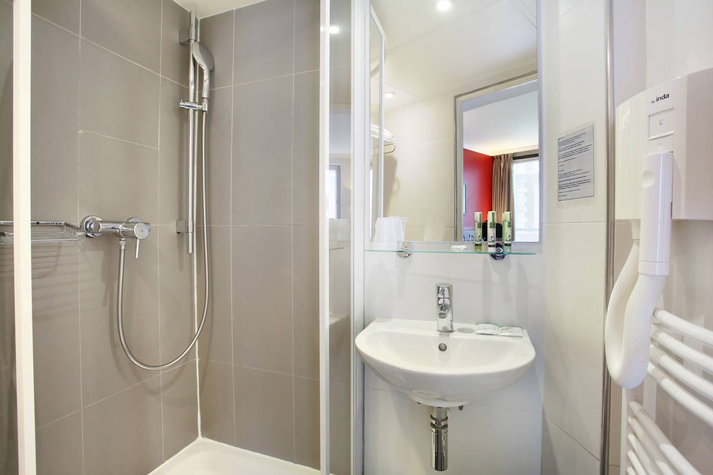 Hotel-Eiffel-Capitol-Room-29