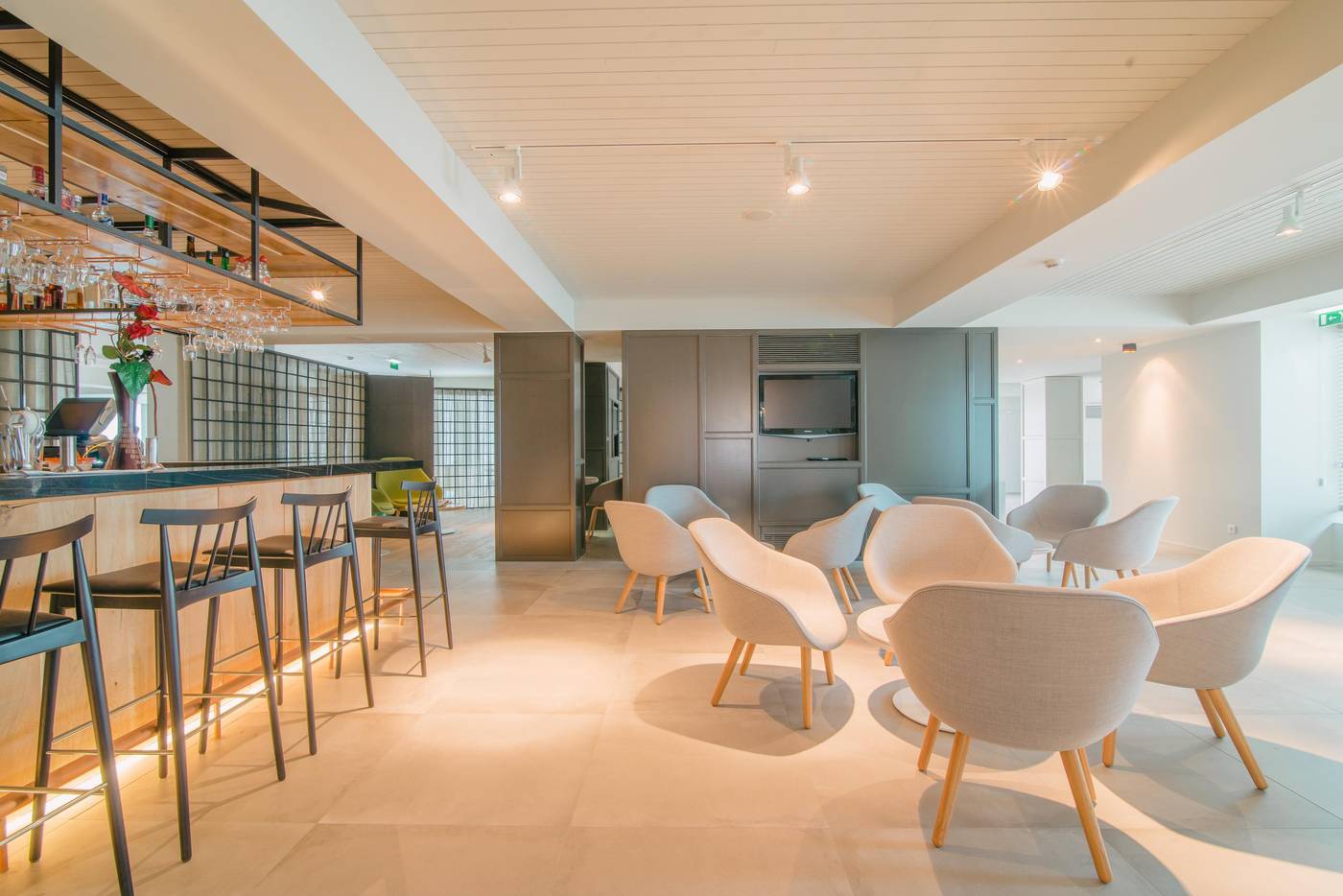 Aqualuz-Suite-Hotel-Apartamentos-Bar-58