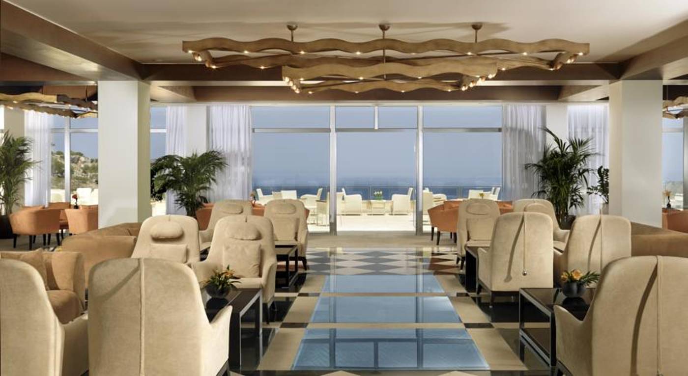 Louis-Apostolata-Island-Resort-Lobby-39