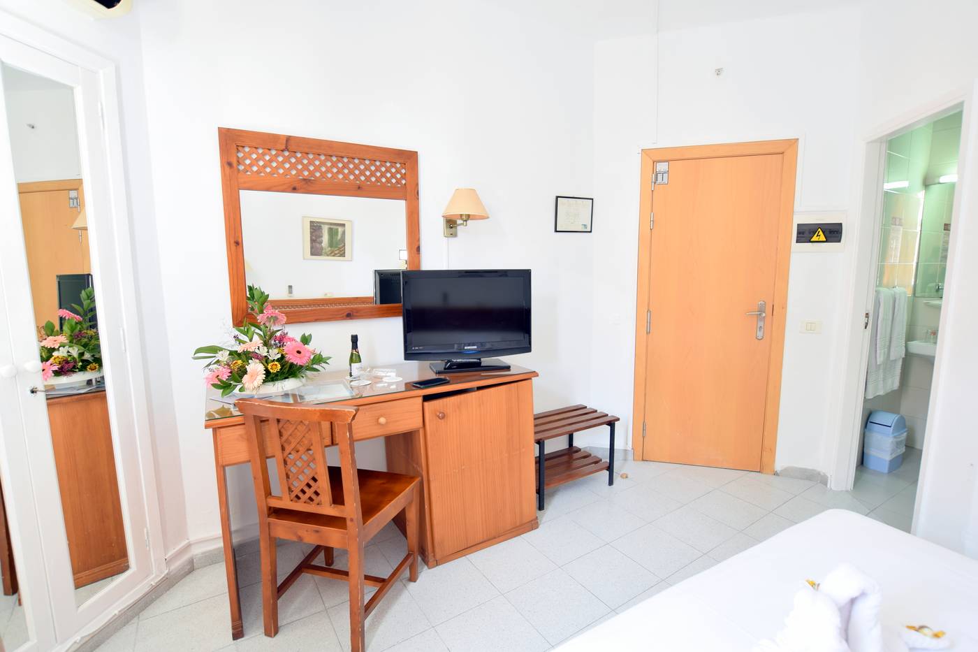 Adonis-Pelinor-Room-22