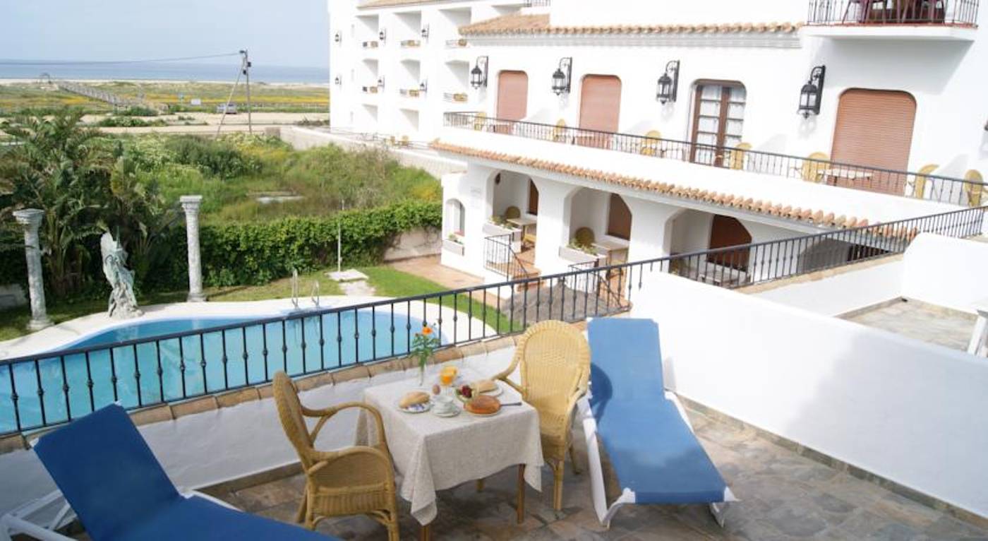 Hotel-Pozo-Del-Duque-Lobby-5