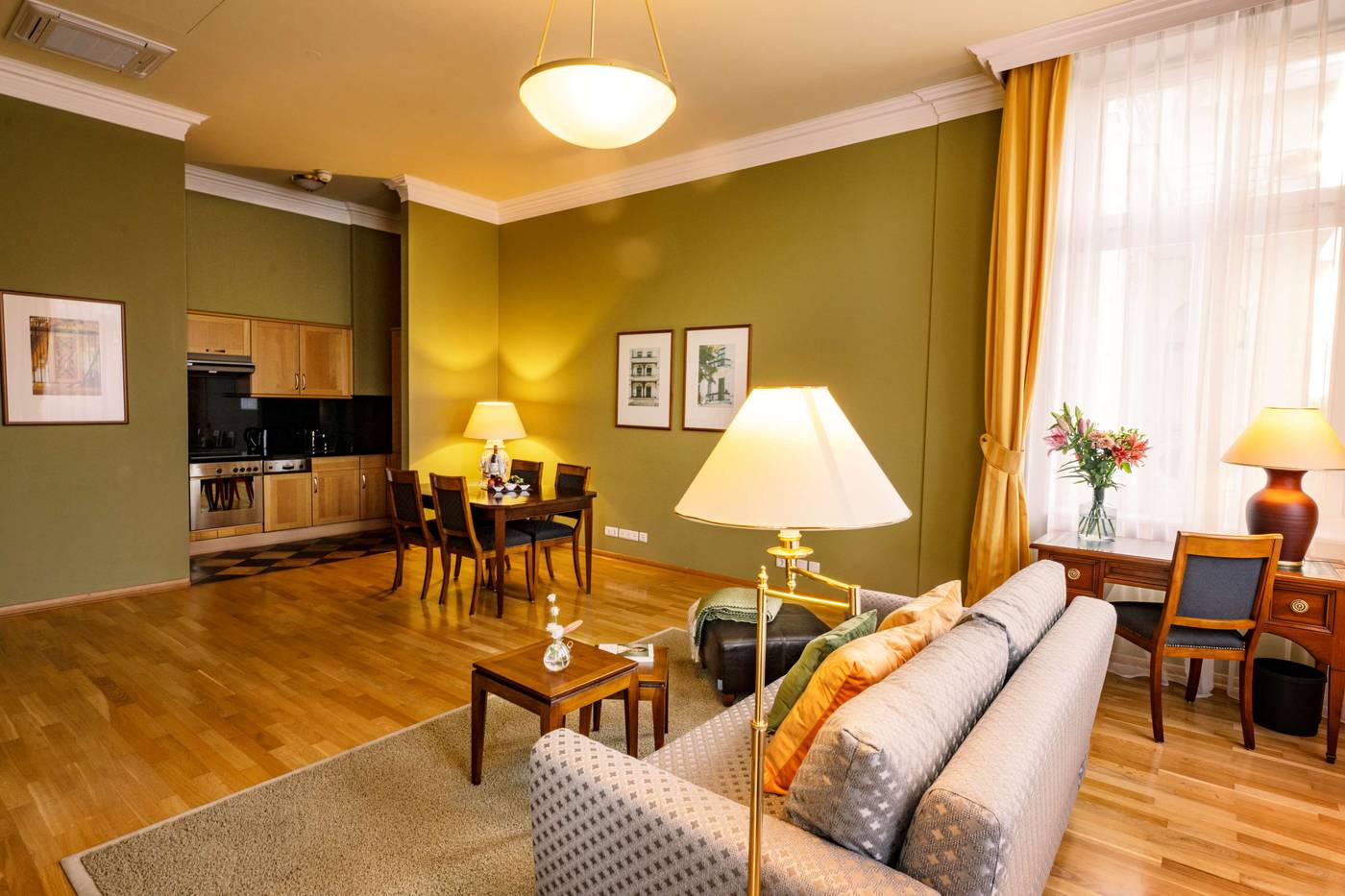 Louisa-s-Place-Room-20