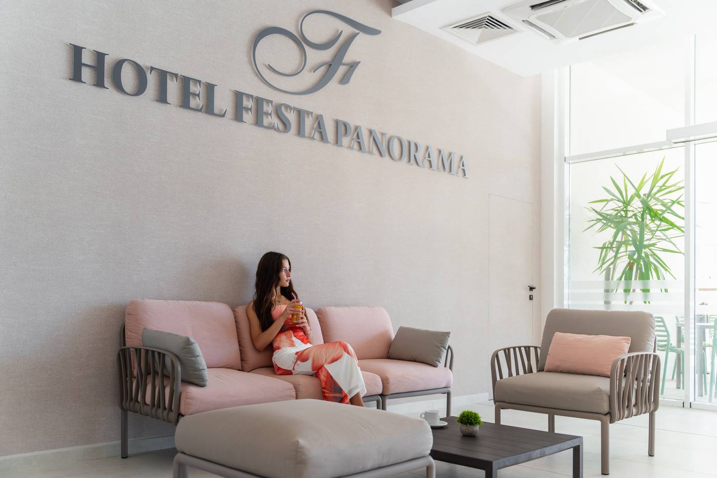 Festa-Panorama-Lobby-46