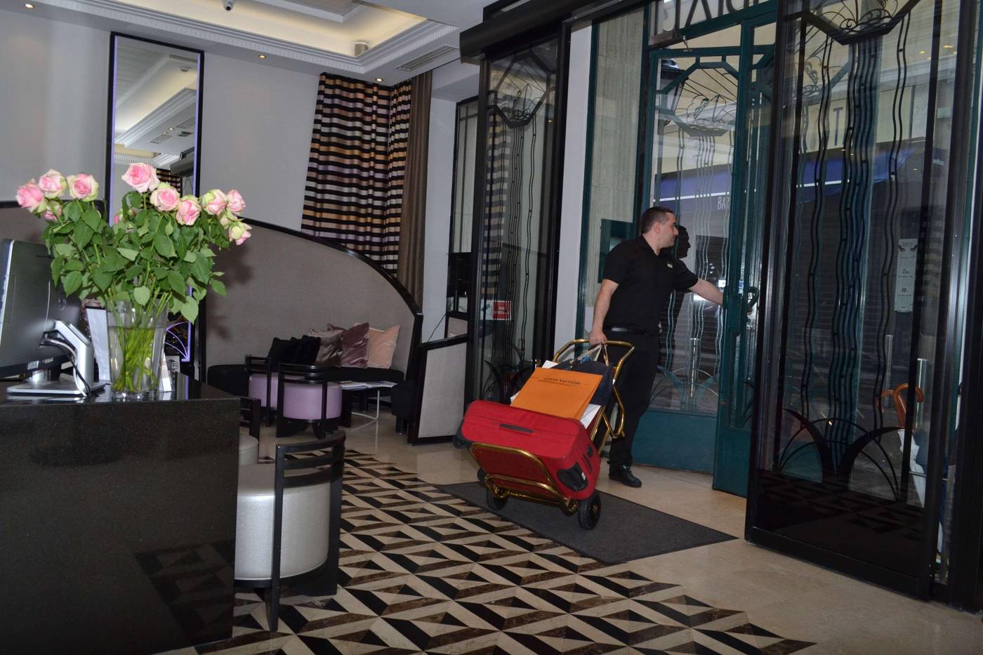 Best-Western-Premier-Mondial-Lobby-67