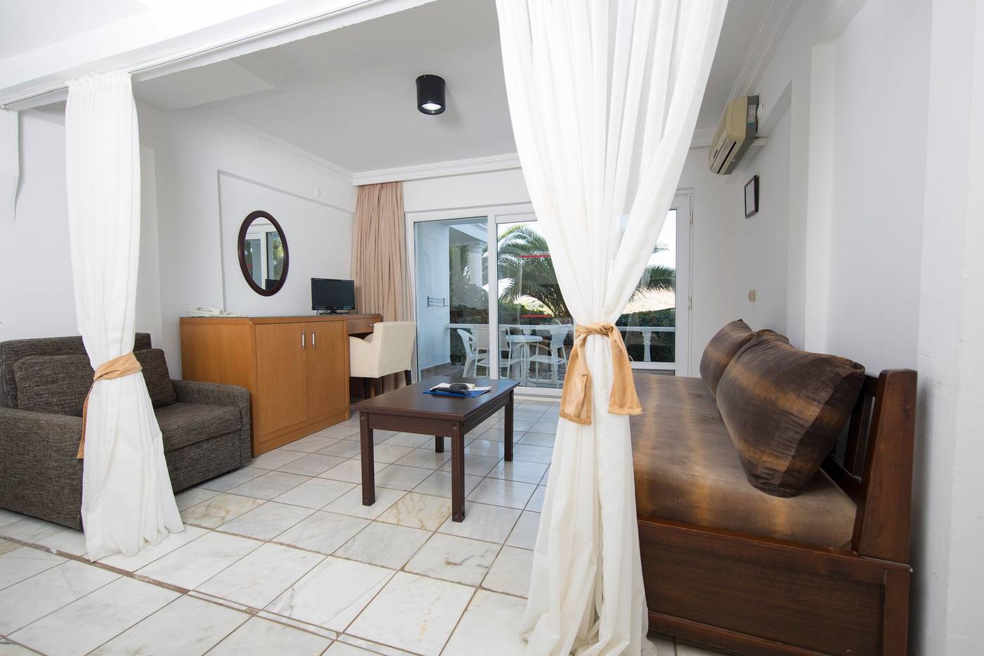 Family-Belvedere-Room-29