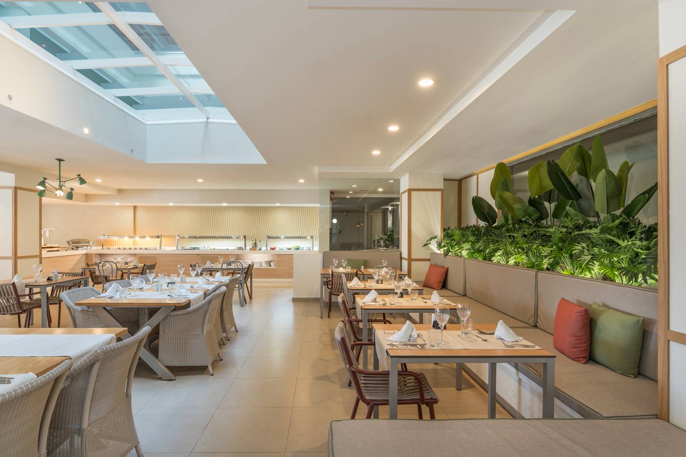 Hotel-LIVVO-Anamar-Suites-Restaurant-45