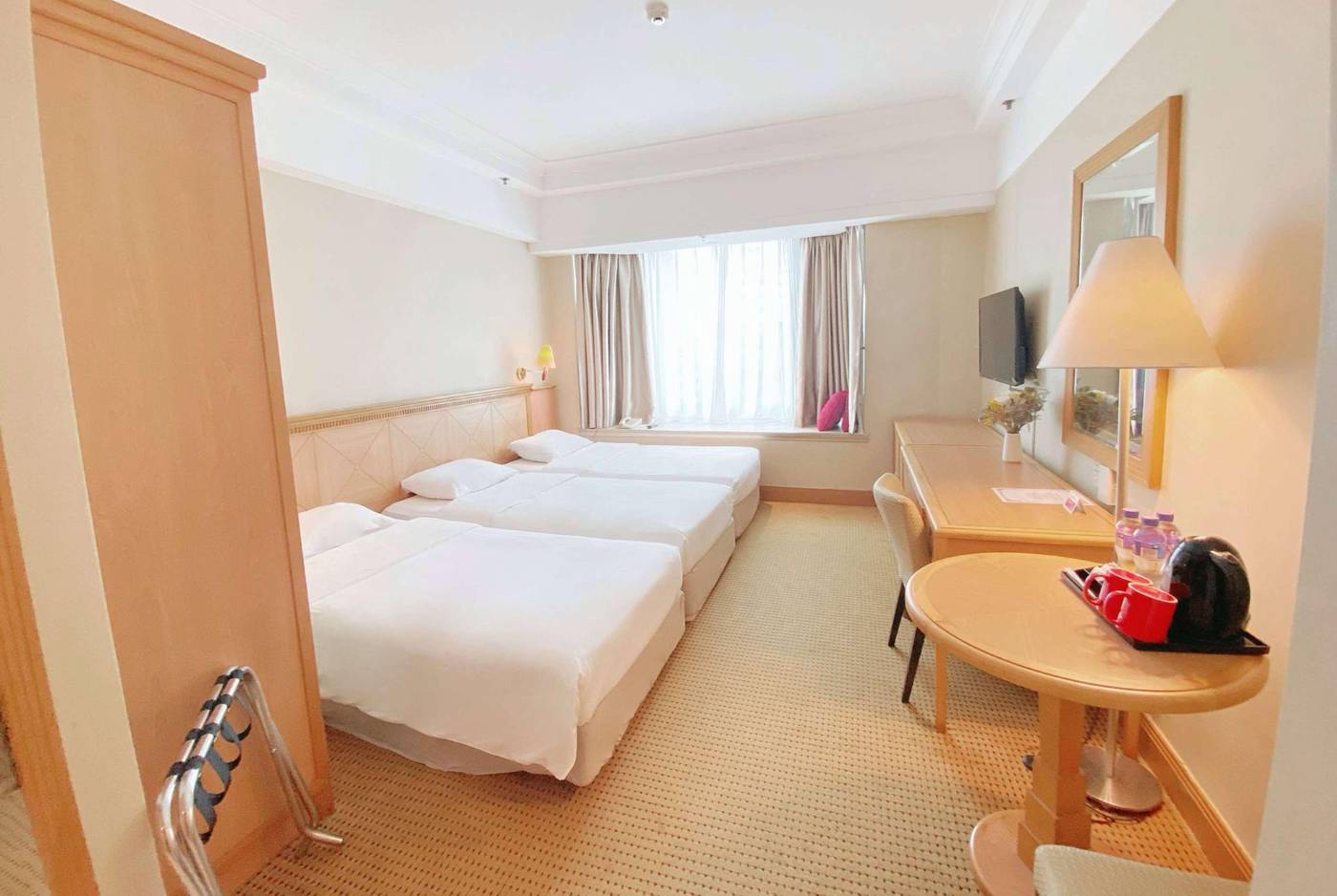 Ramada-Hong-Kong-Grand-View-Room-19