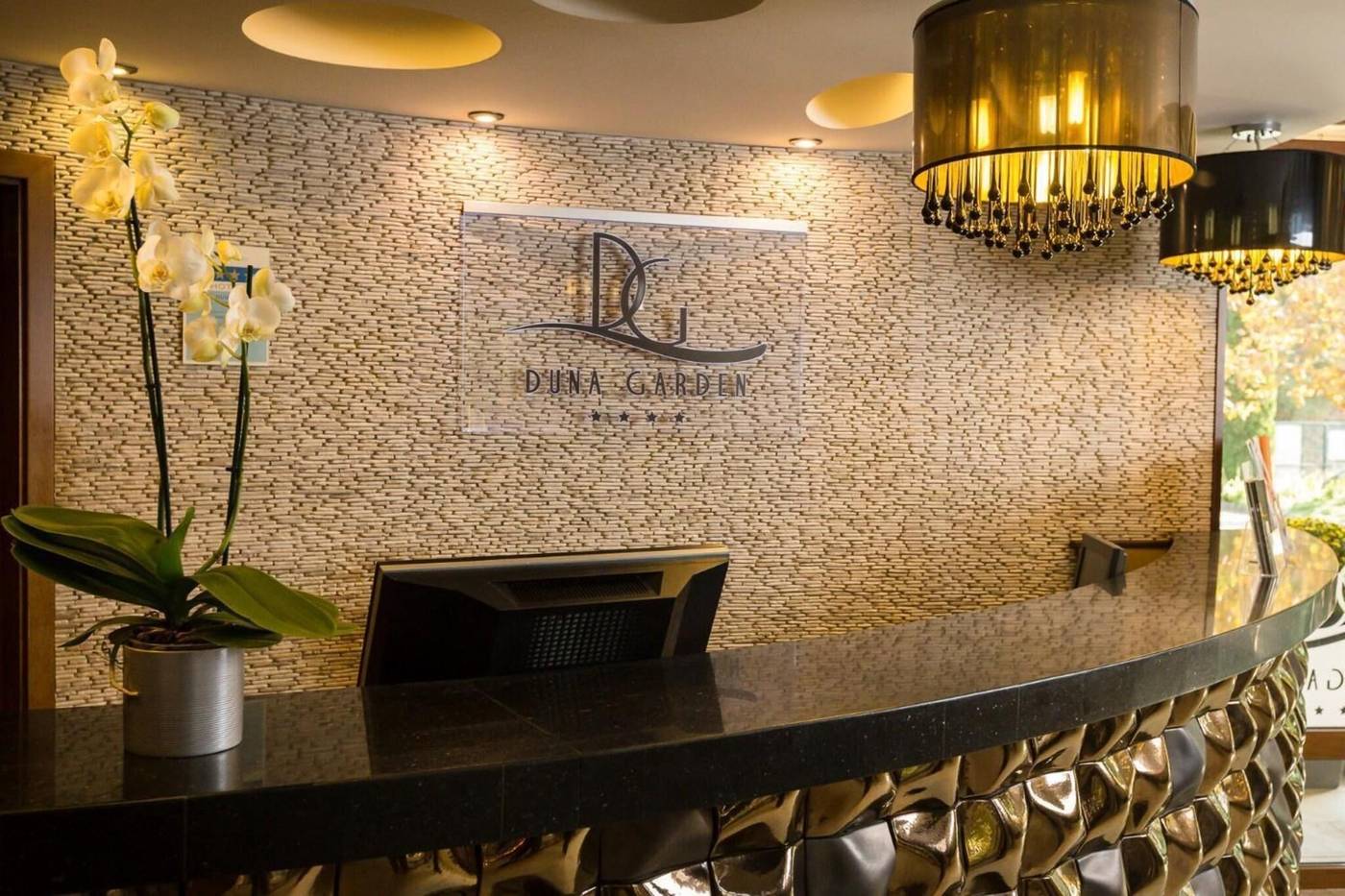 Duna-Garden-Hotel-Lobby-9
