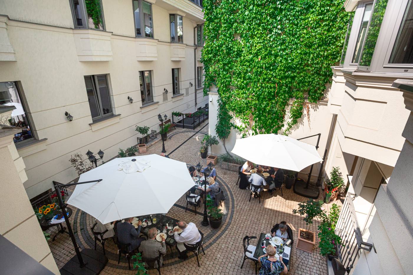 Logos-Hotel-Terrace-46