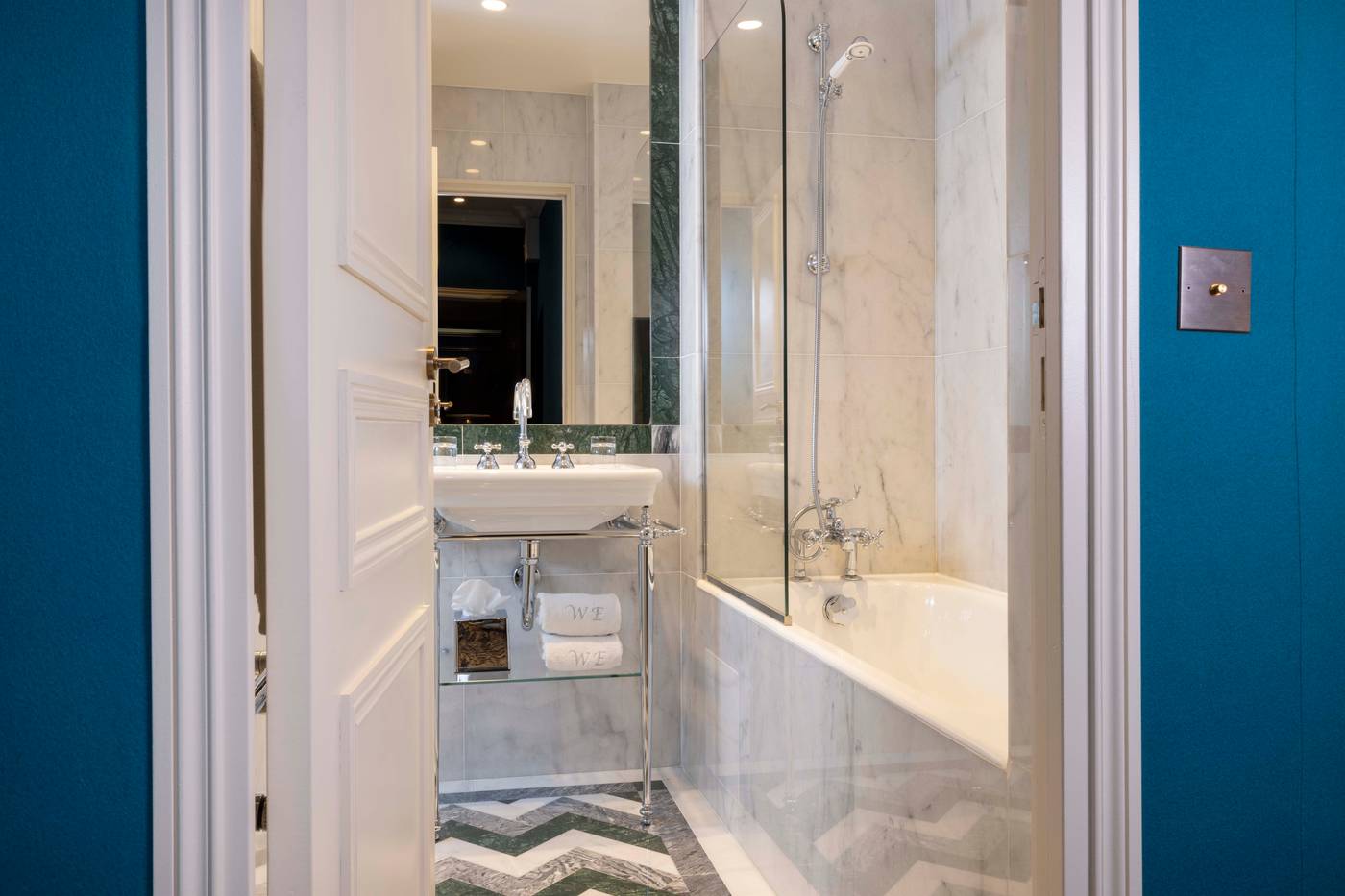 West-end-Paris-Room-68