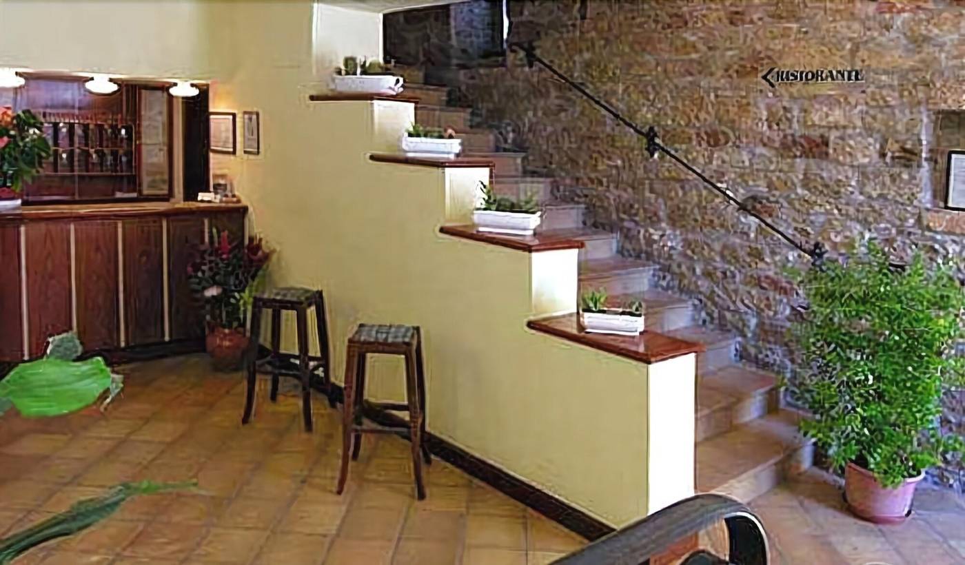 La Rocca-Italy-ASSISI -Lobby-3