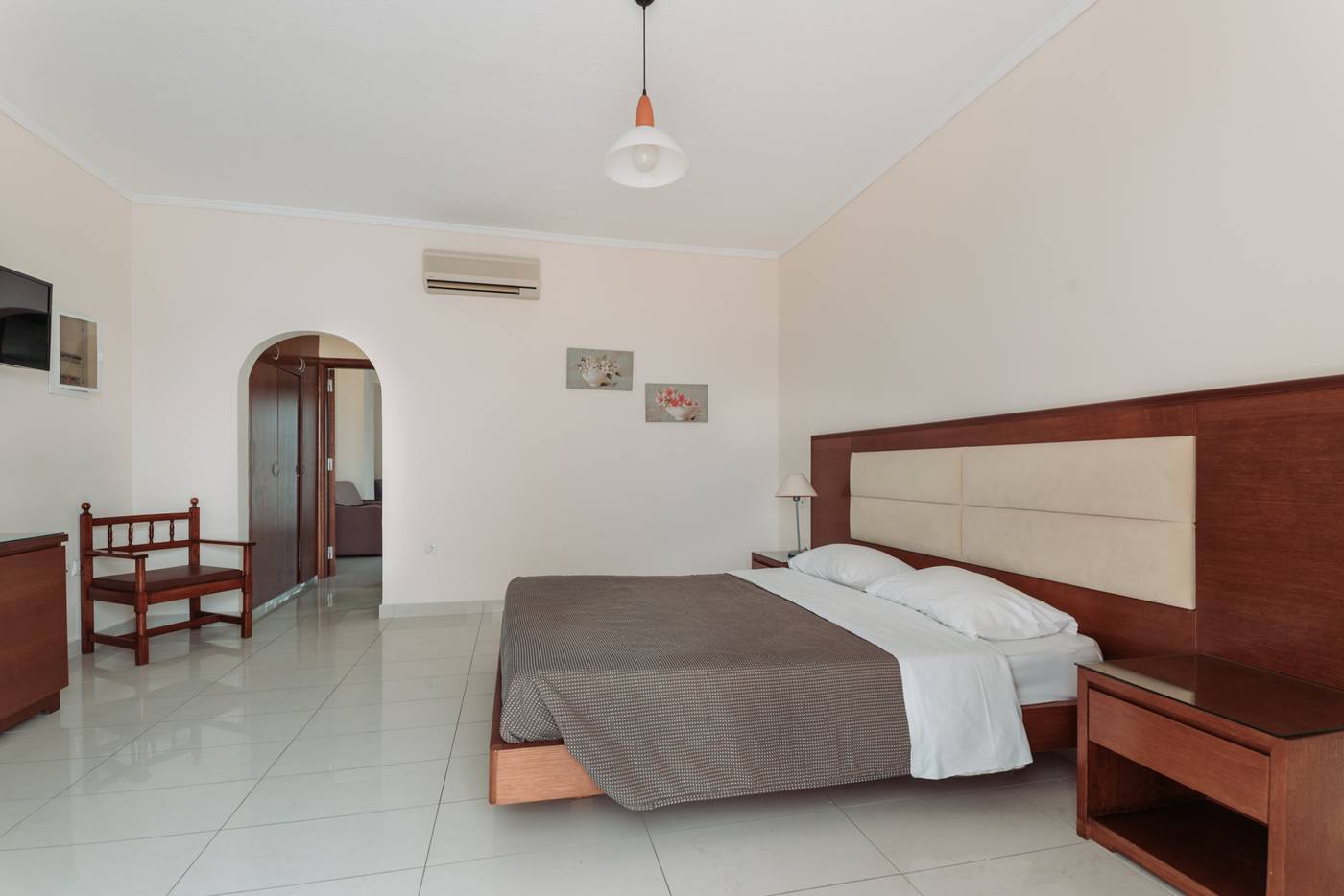 Paleos-apartments-Room-15