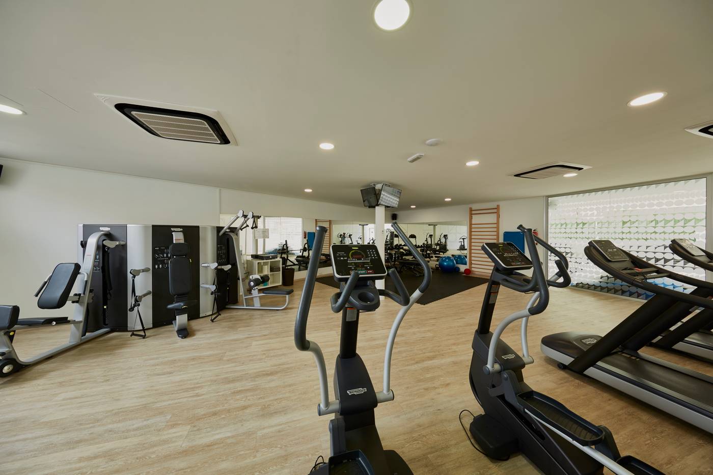 Coral-Ocean-View---Adults-Only-Sports-and-Entertainment-61