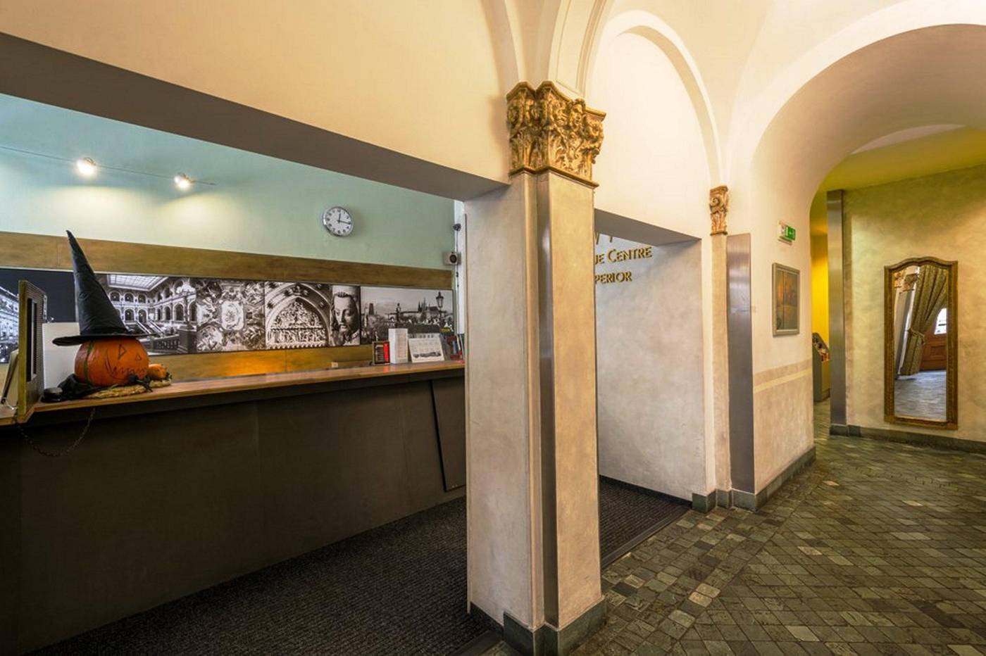 Superior-Hotel-Lobby-14