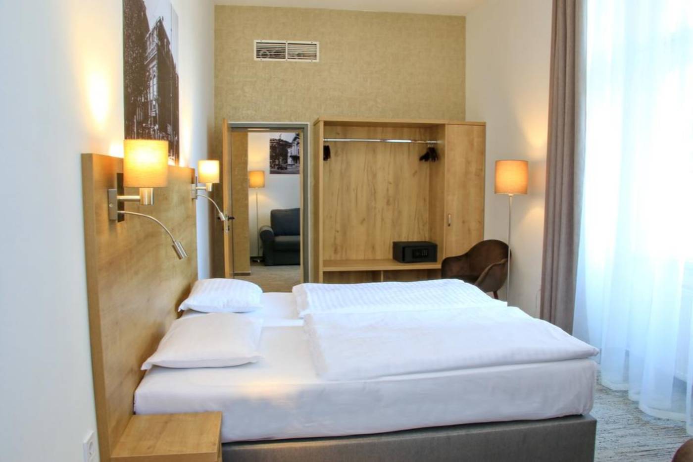 City-Hotel-Ring-Room-12