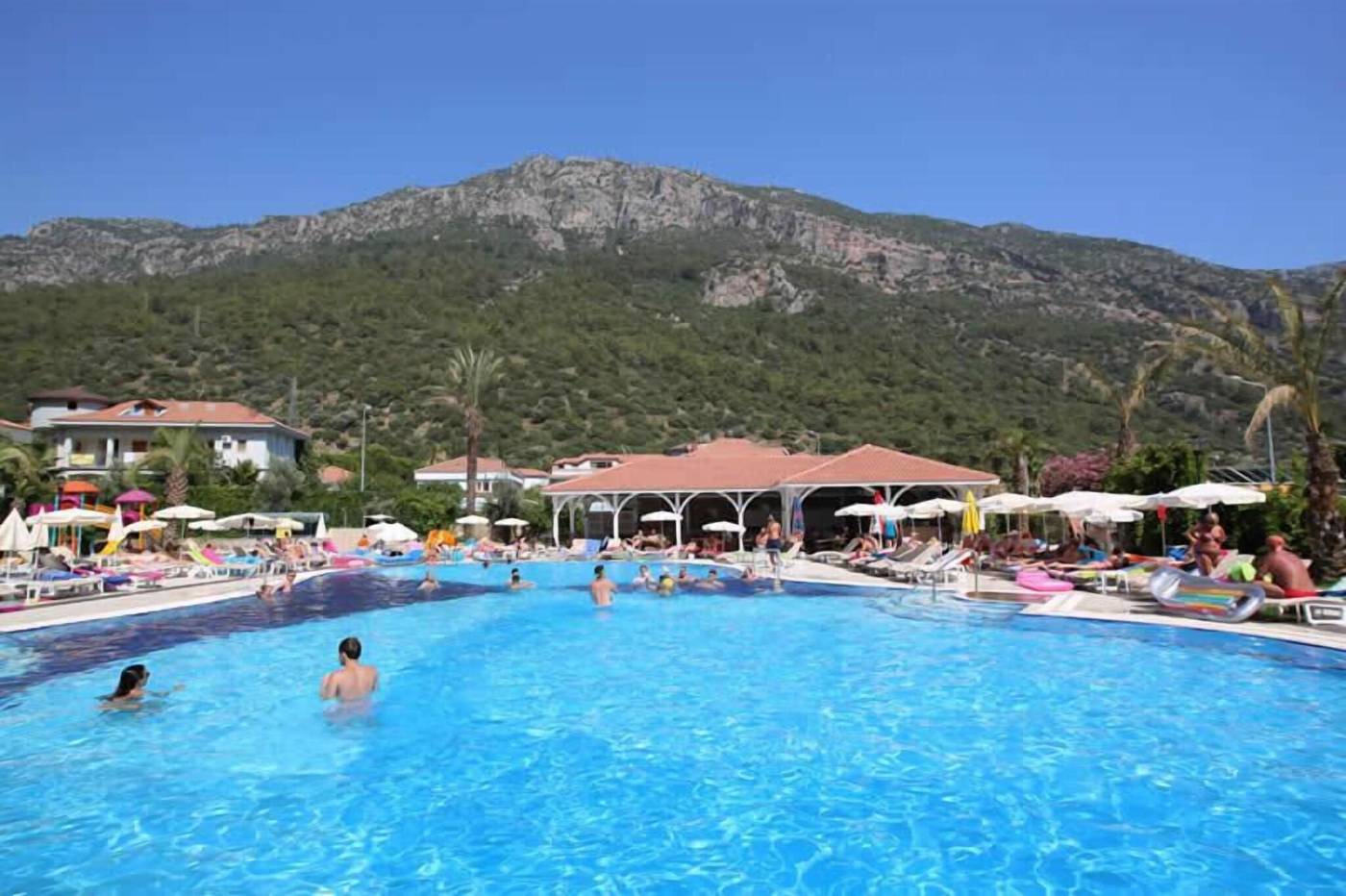 Montebello-Resort---Spa-Pool-15