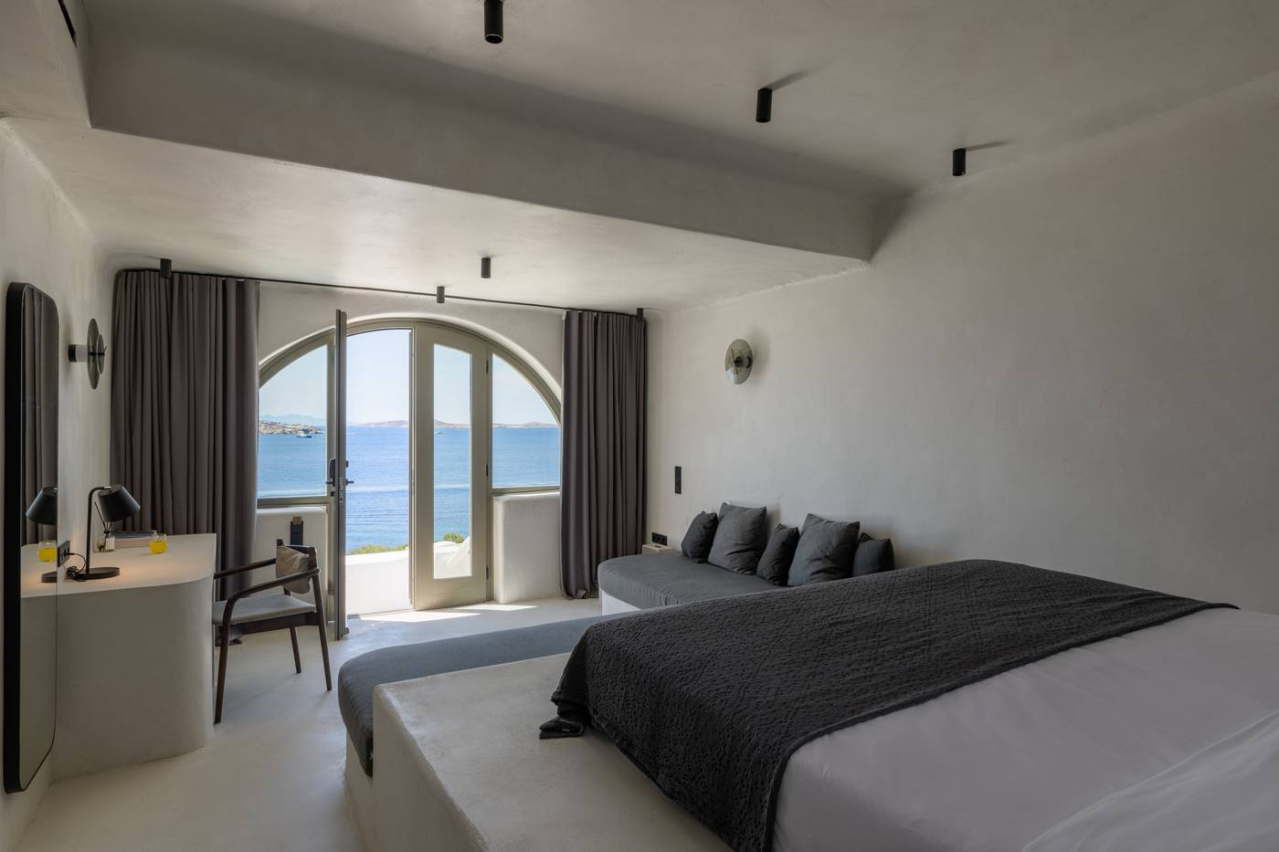 Rocabella-Mykonos-Art-Room-32