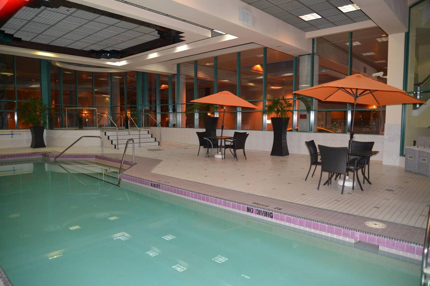Rosedale-On-Robson-Suites-Hotel-Pool-47