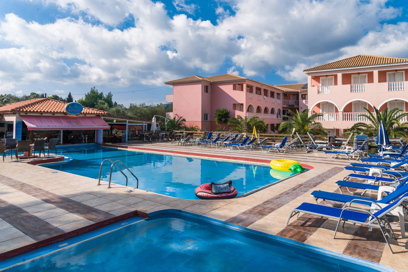 Savvas-De-Mar-Pool-1
