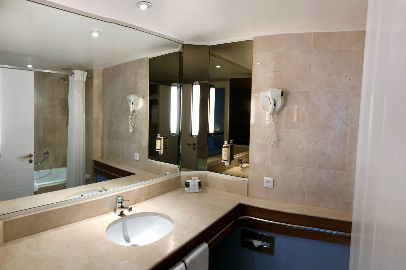 Holiday-Inn-Resort-Nice-Port-St--Laurent-Room-41