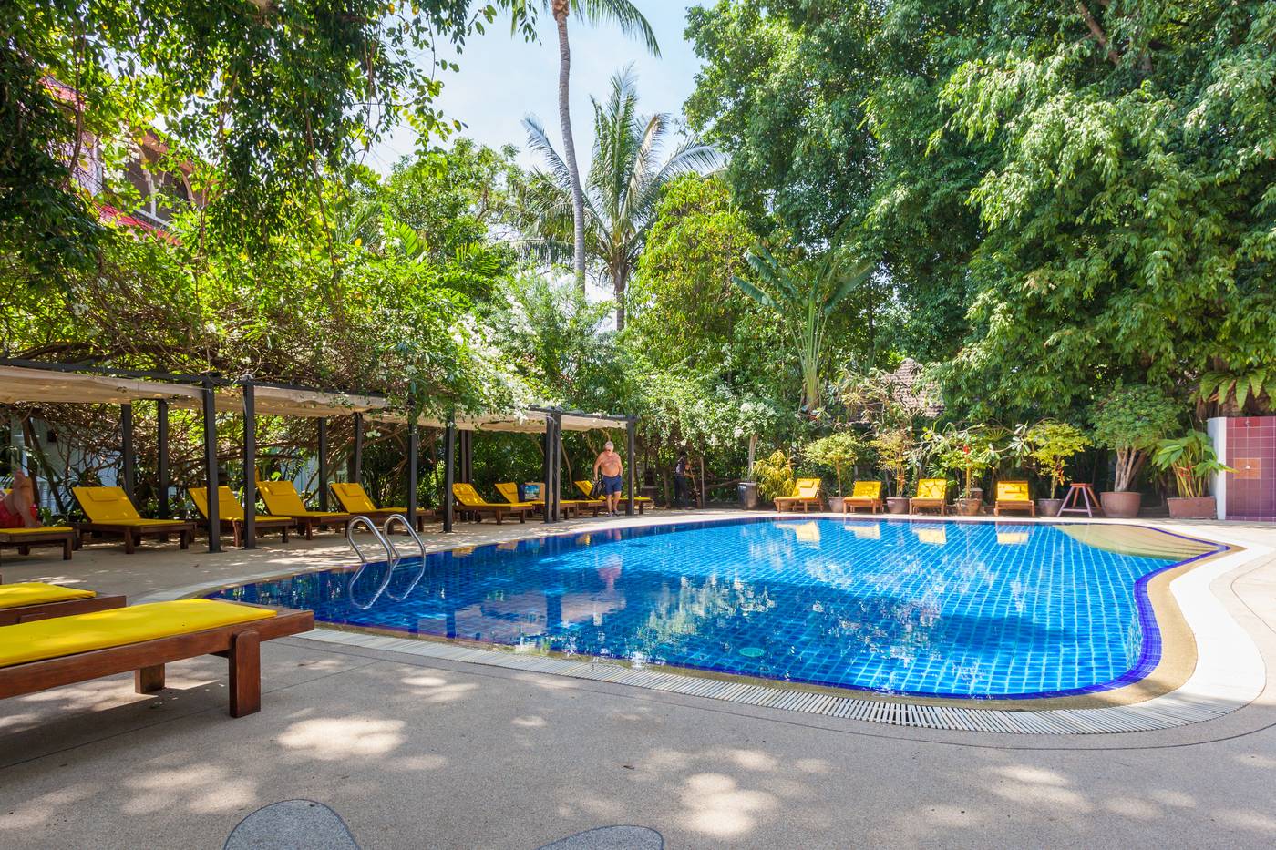 Tropica-Bungalow-Hotel-Pool-2