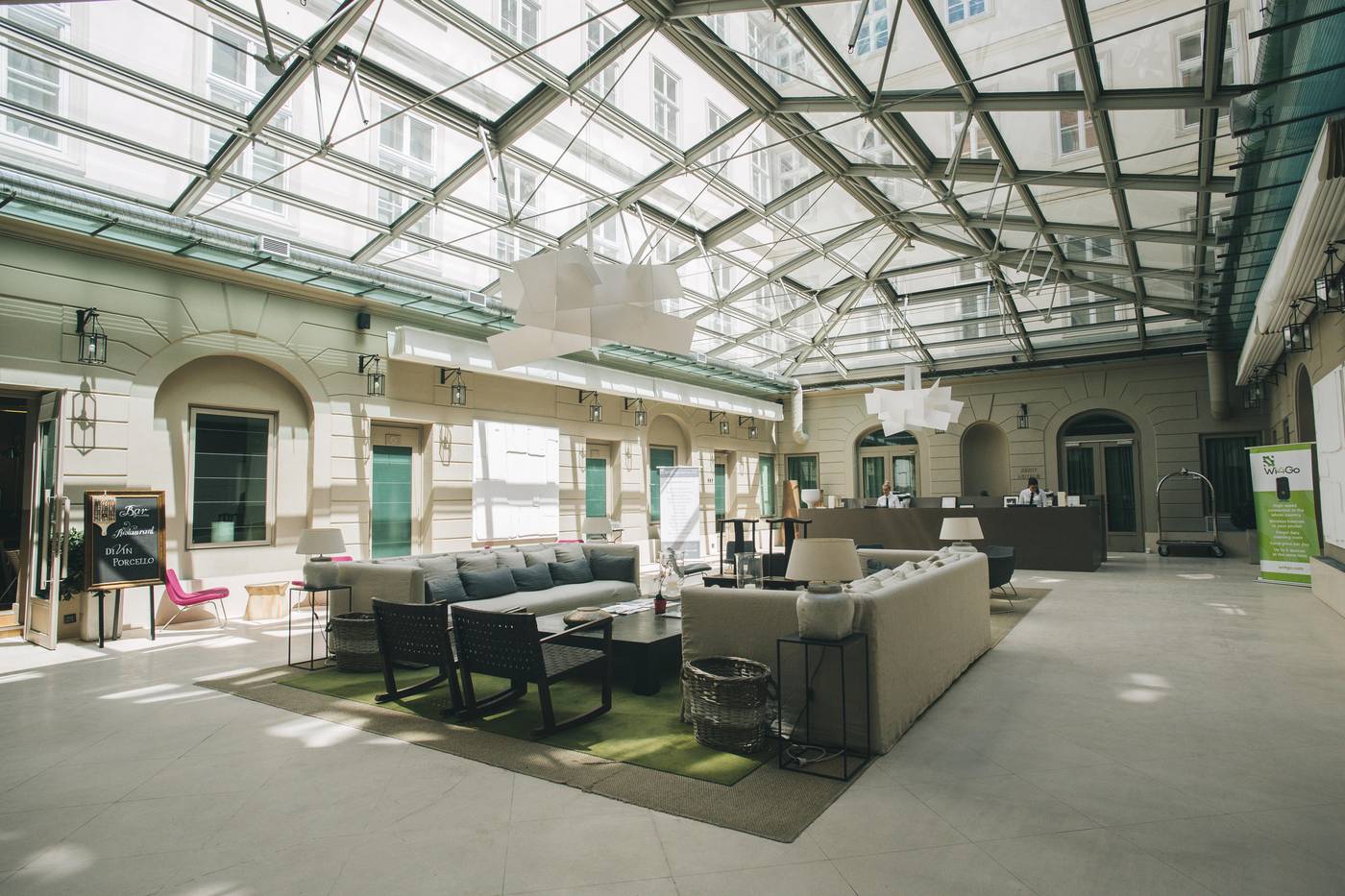 Zenit-Budapest-Palace-Lobby-11