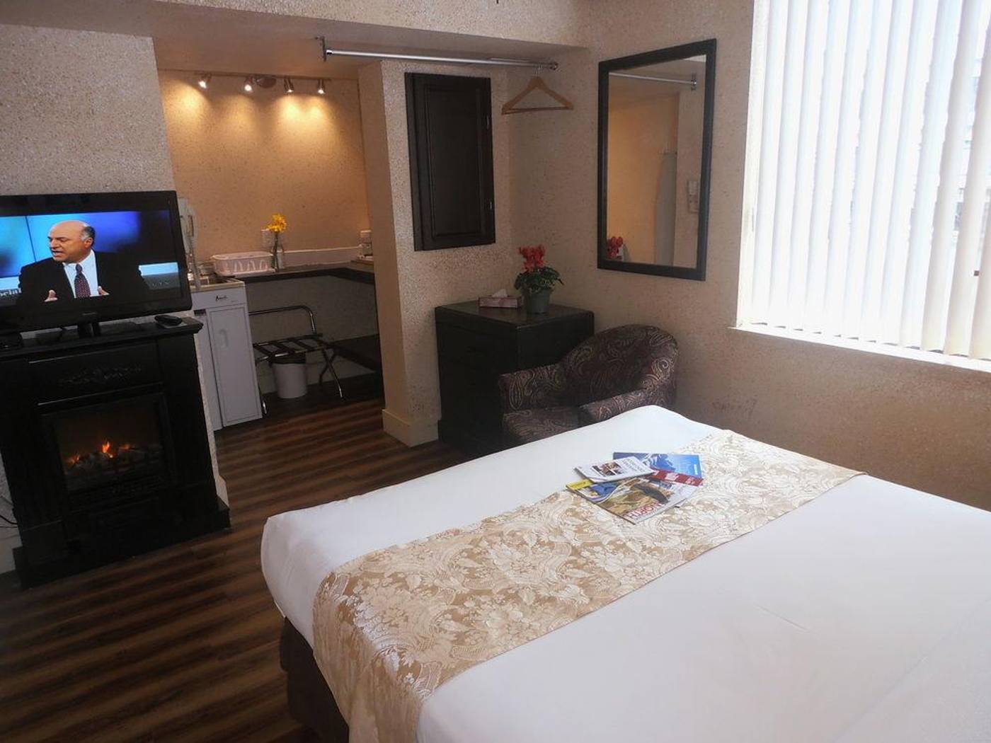 Divya-Sutra-Suites-on-Robson-Downtown-General-view-27