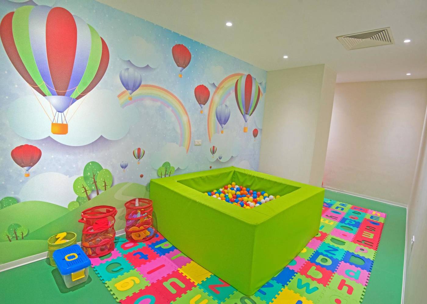 Adams-Beach-Hotel-Sports-and-Entertainment-70