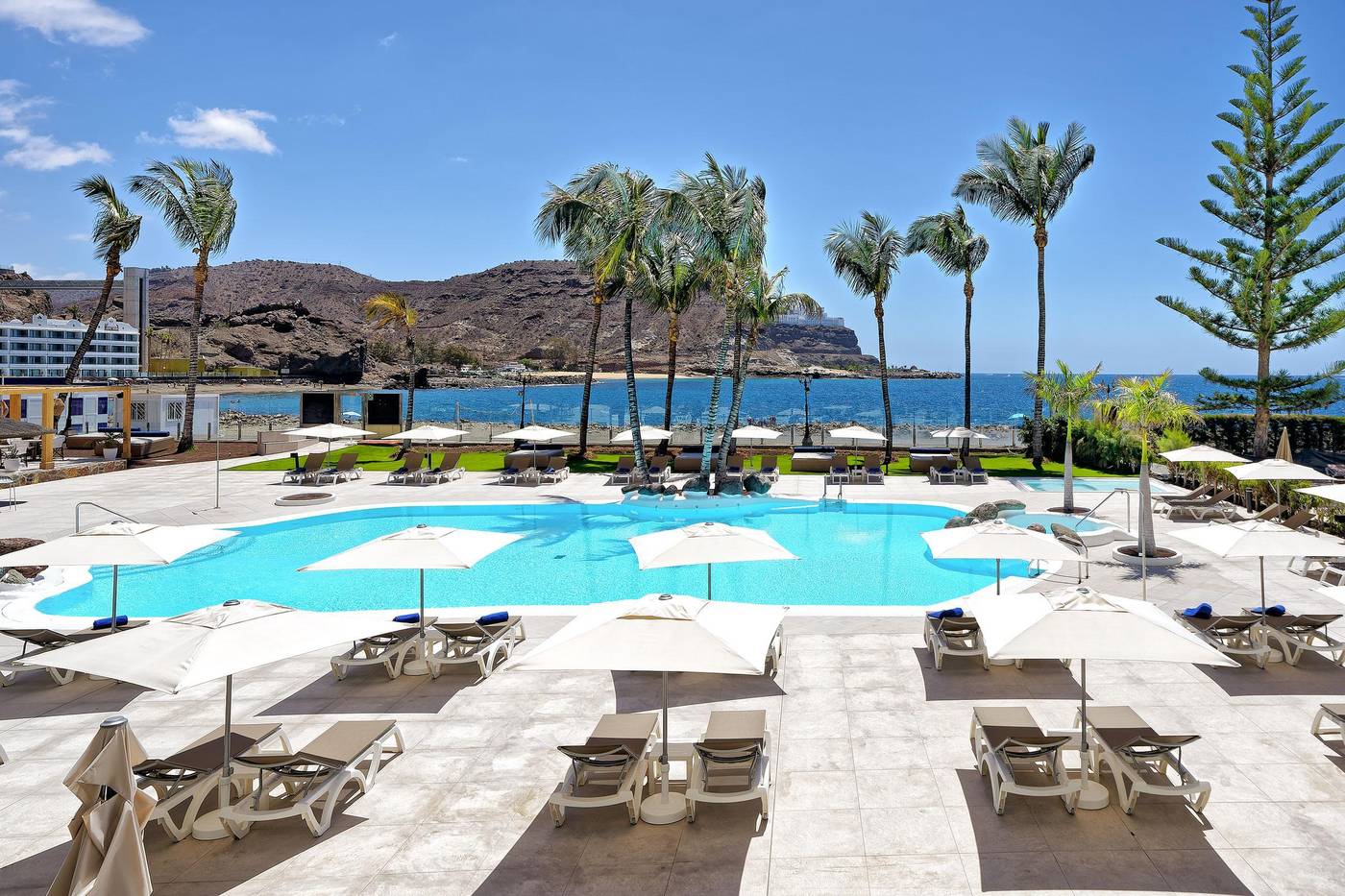 Labranda-Costa-Mog--n-Pool-13