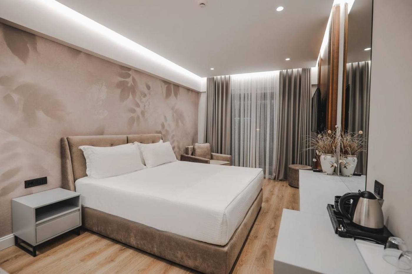 Hotel Oasis 12.12.25