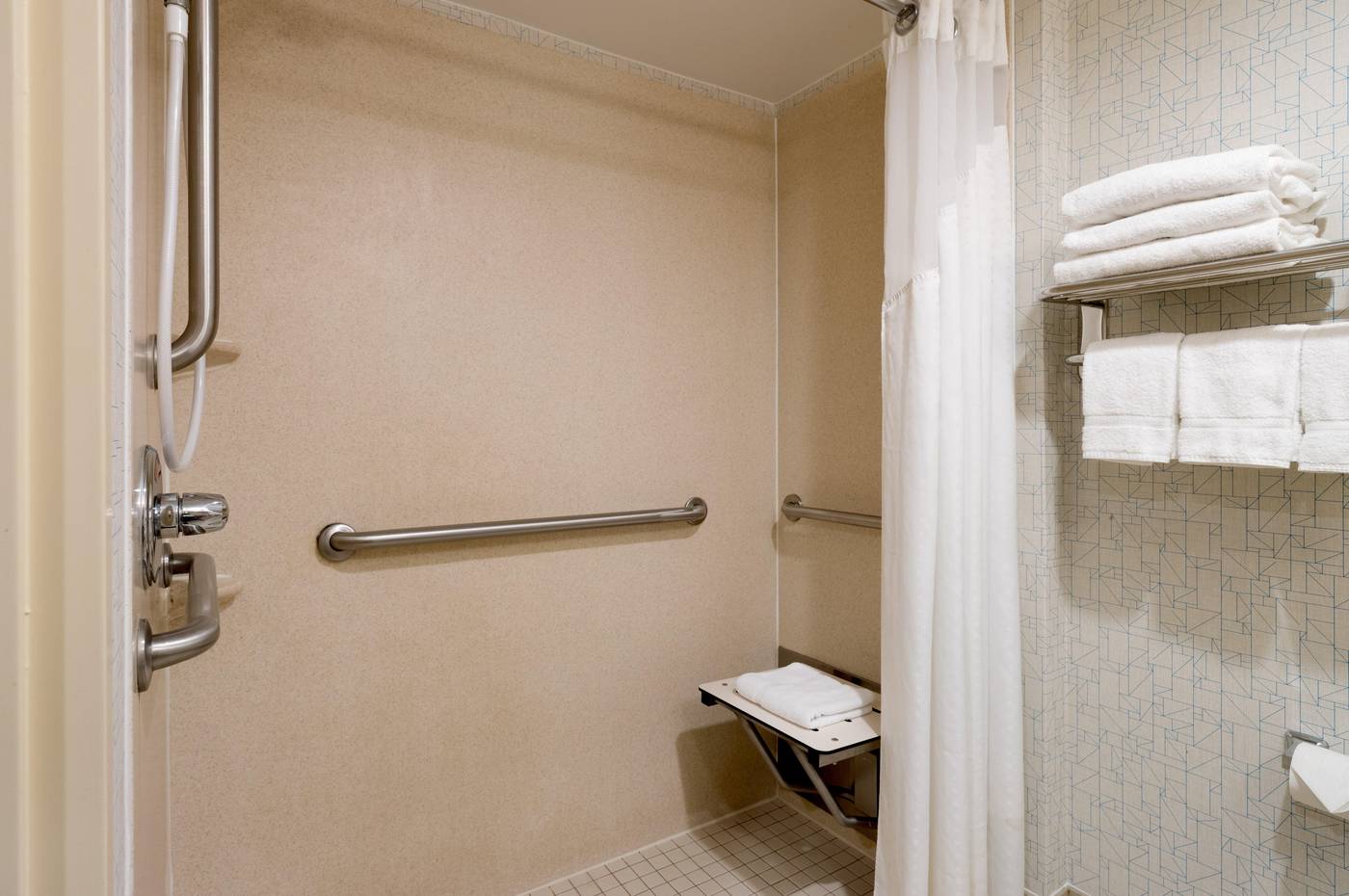 Holiday-Inn-Express-New-York-City-Times-Square-Room-28