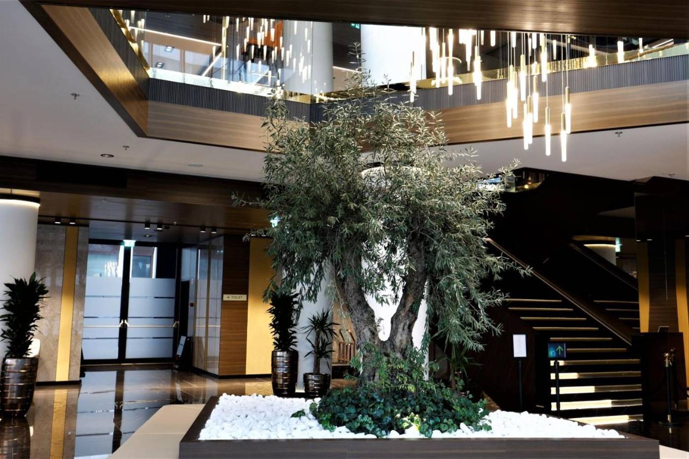 Grand Hotel Plaza-Slovenia-Ljubljana-Lobby-3