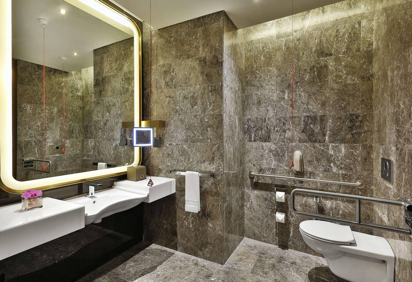 AlRayyan-Hotel-Doha--Curio-Collection-by-Hilton-Room-44