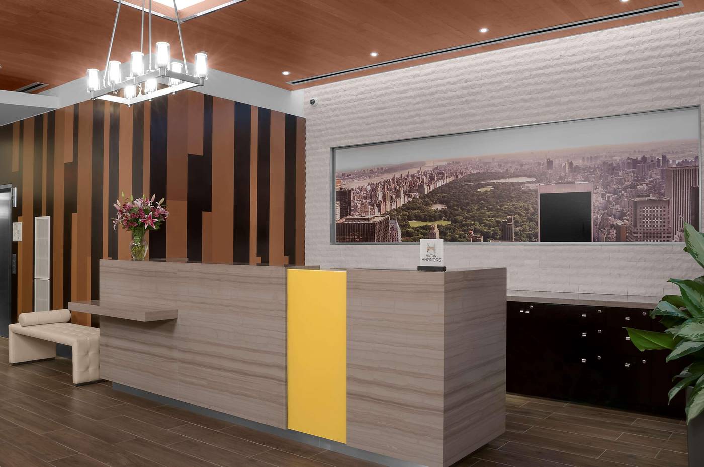 Hilton-Garden-Inn-New-York-Times-Square-Central-Lobby-18