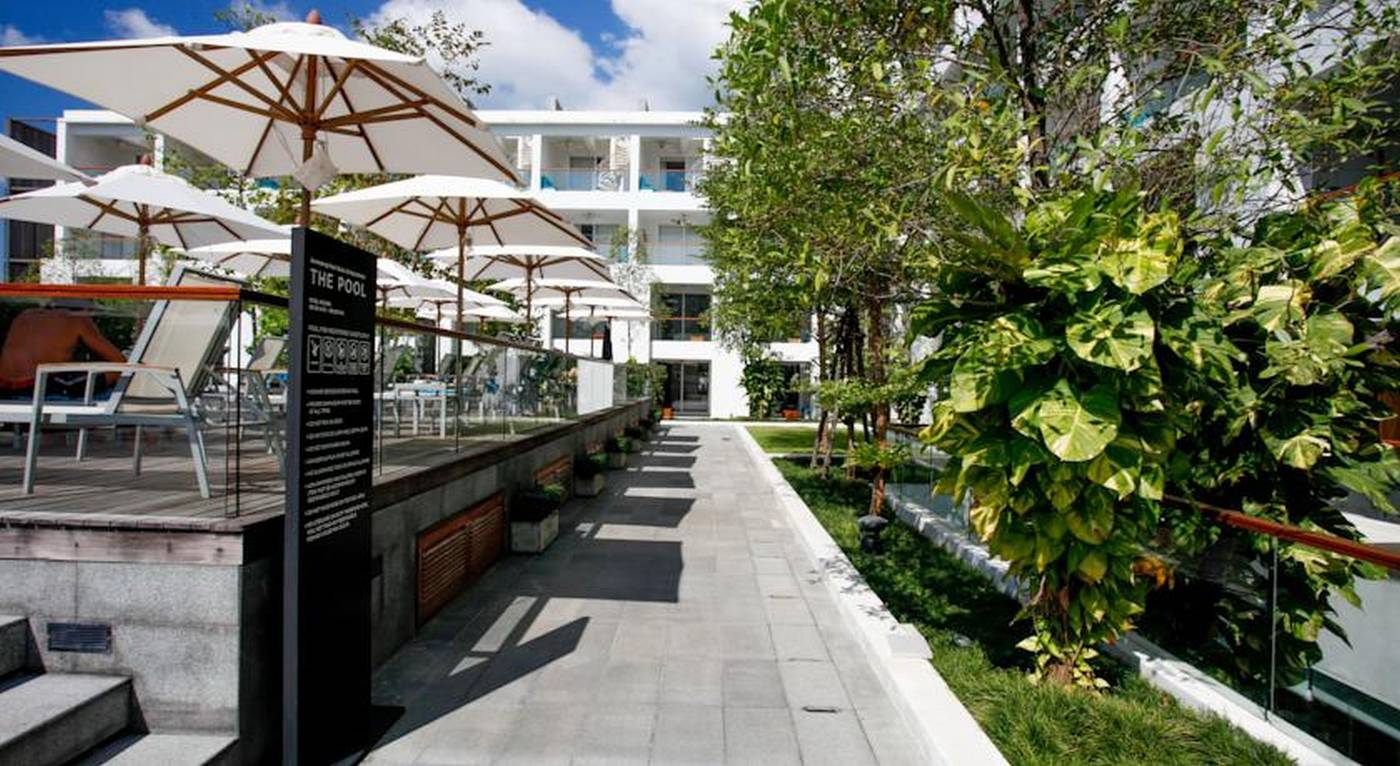 Nap-Patong-Hotel-Pool-15